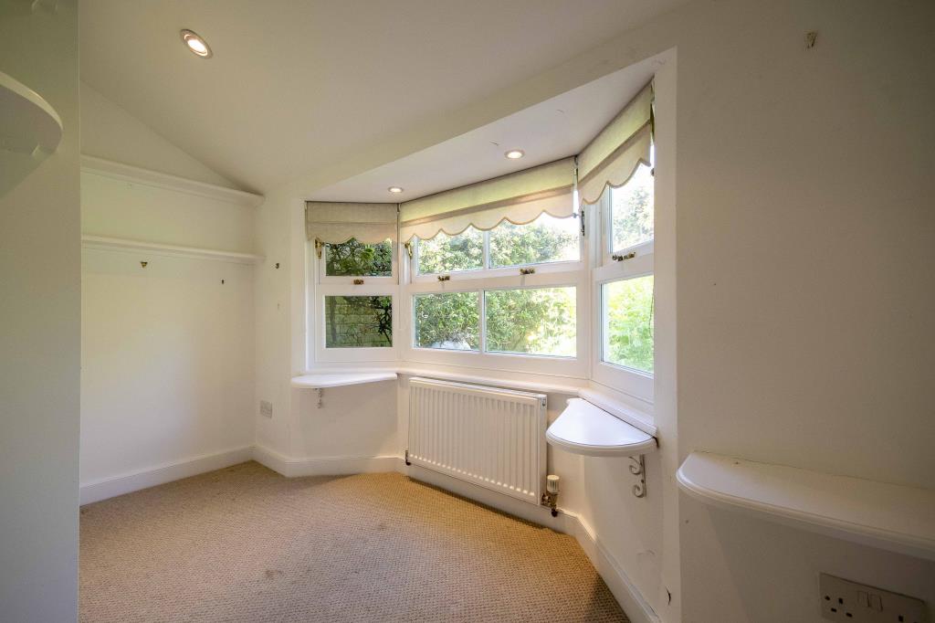 Lot: 164 - MID-TERRACE HOUSE FOR REPAIR - Garden Room